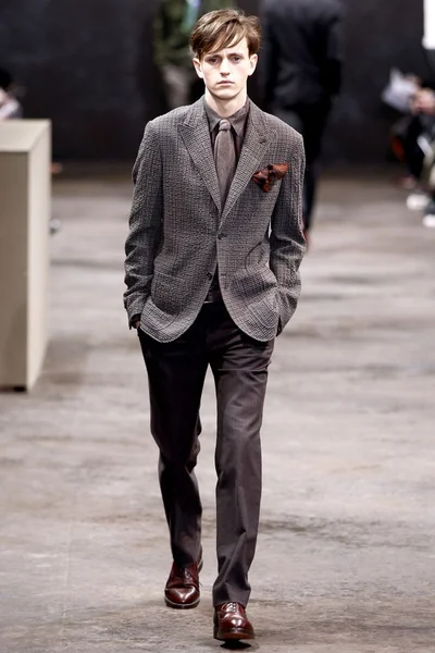 Look 13
